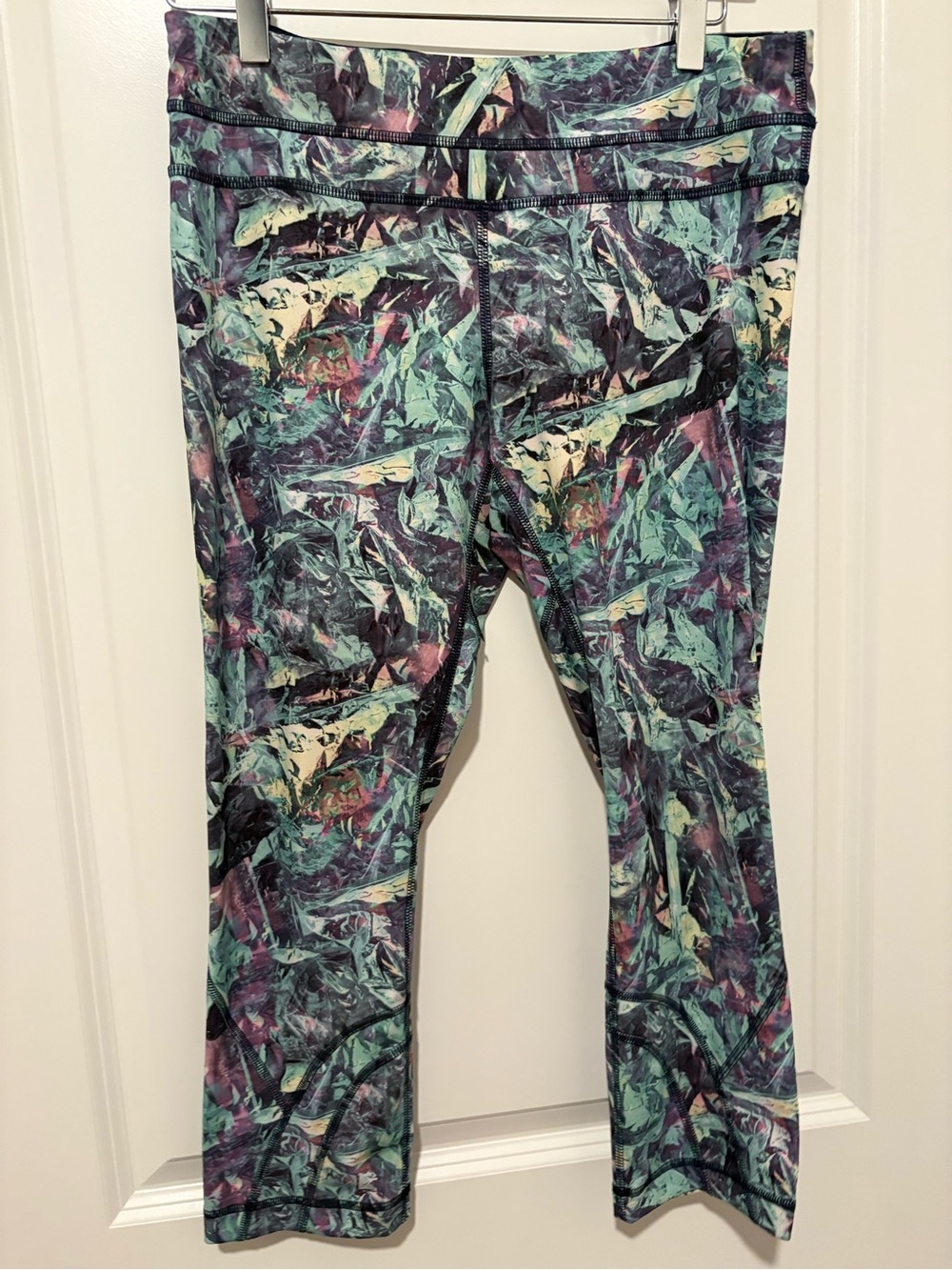 lululemon athletica Teal Purple Abstract Capri Leggings